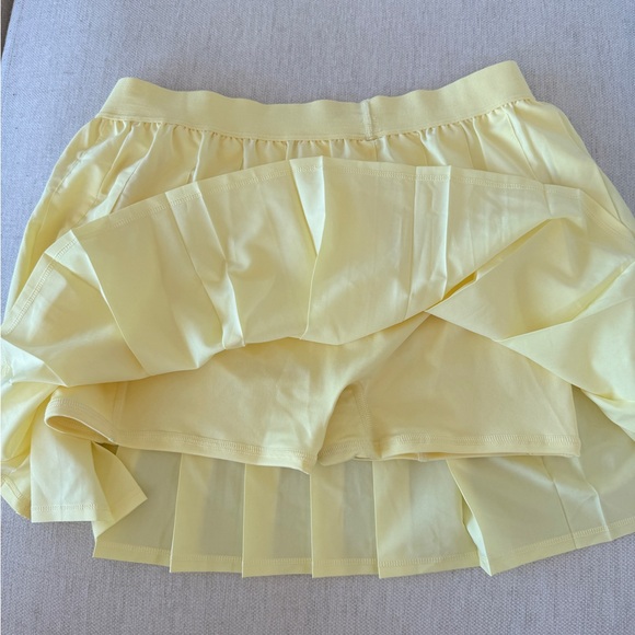 ALO Yoga Yellow Mini Skirt - Picture 3 of 7